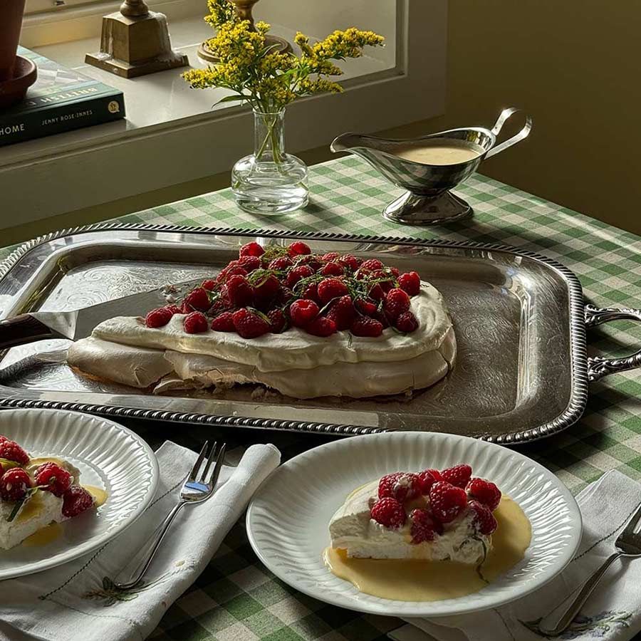 Pavlova med sitronsaus på Spire