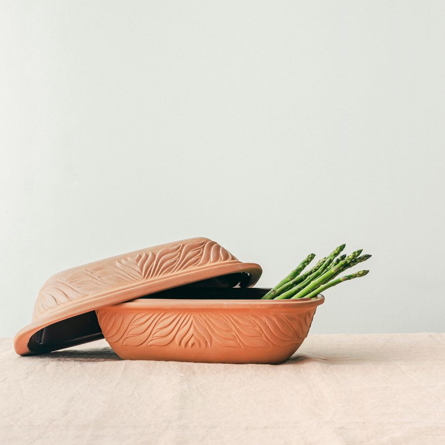 Slik bruker du en leirgryte – en komplett guide til matlaging og baking