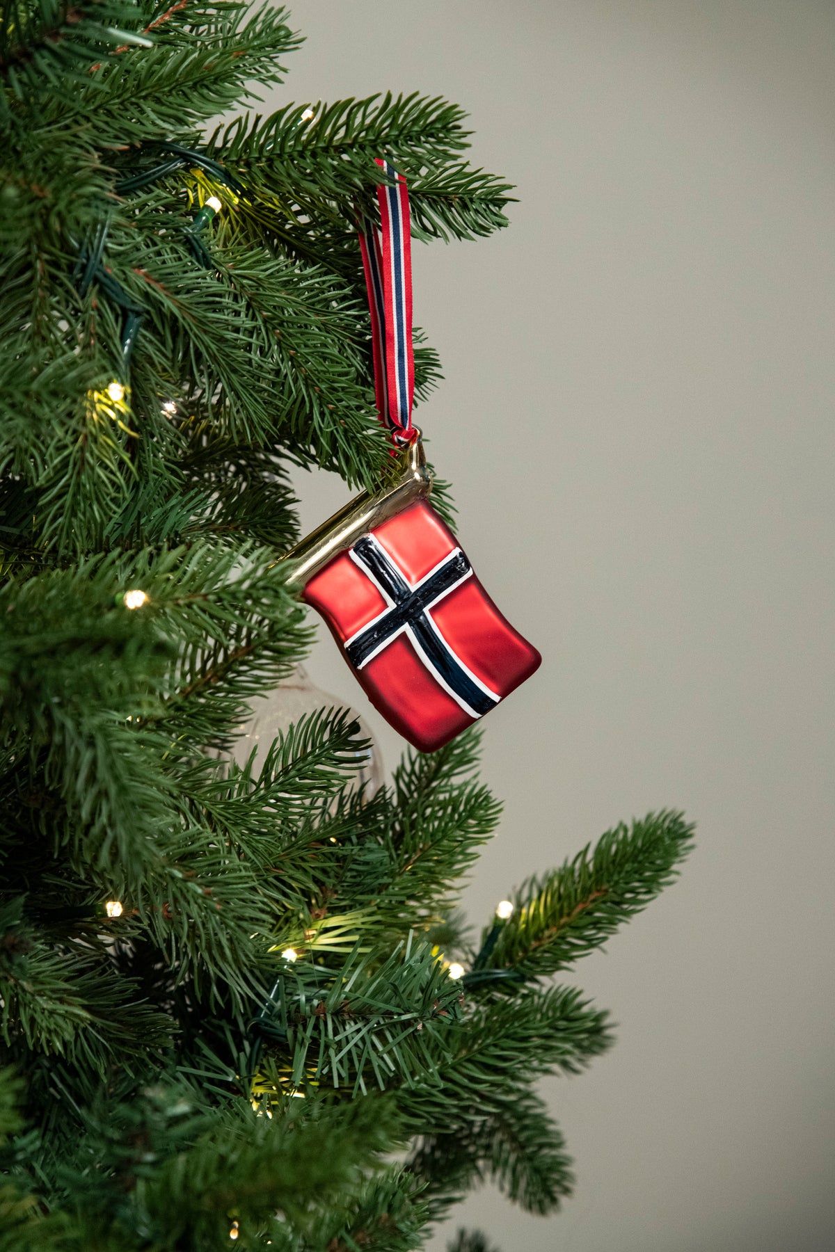 NORGE FLAGG ORNAMENT GLASS