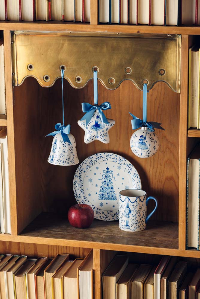 PORSELEN ASJETT BLÅ BALLERINA 20 CM