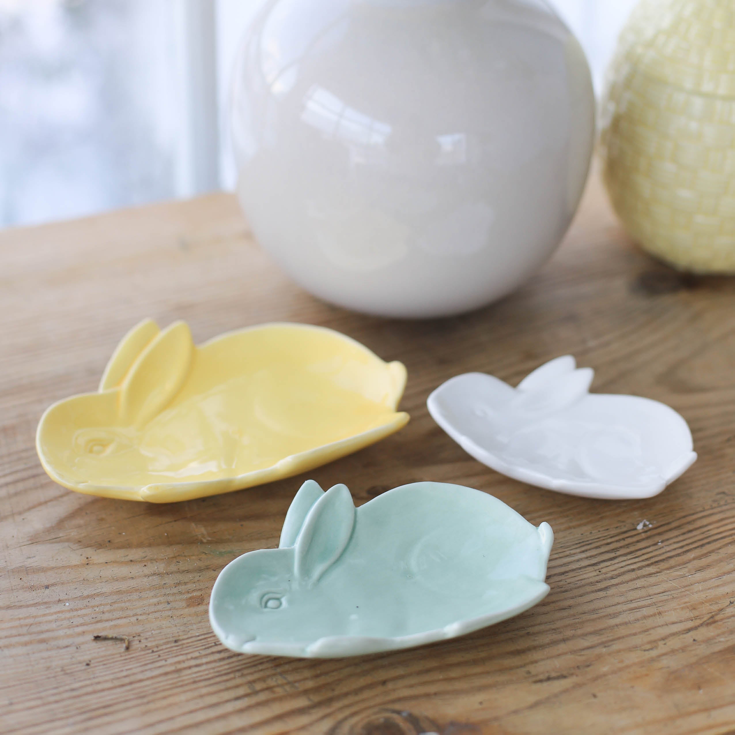PORSELENS SKÅL HARER 3 PK / 11,5 / 13,5 / 16 CM