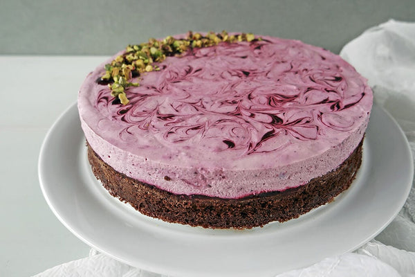 Ostekake med solbær og browniebunn